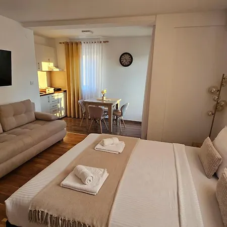 Soko Center & Parking Free Apartment